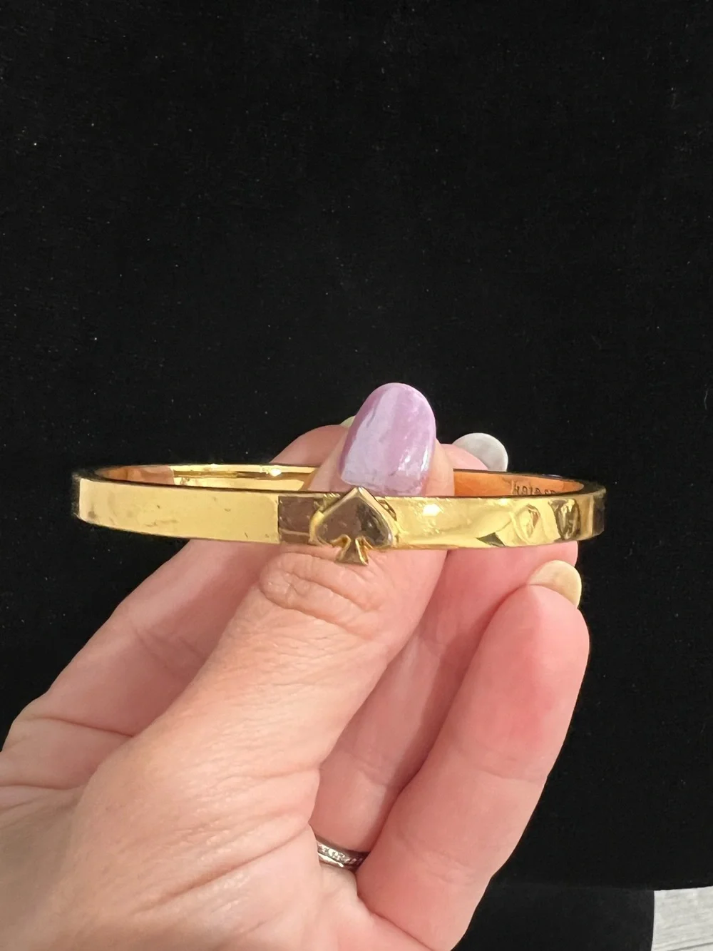 Kate Spade Gold Tone Spade Hinged Bracelet Designer Stackable Jewelry - Picture 2 of 4